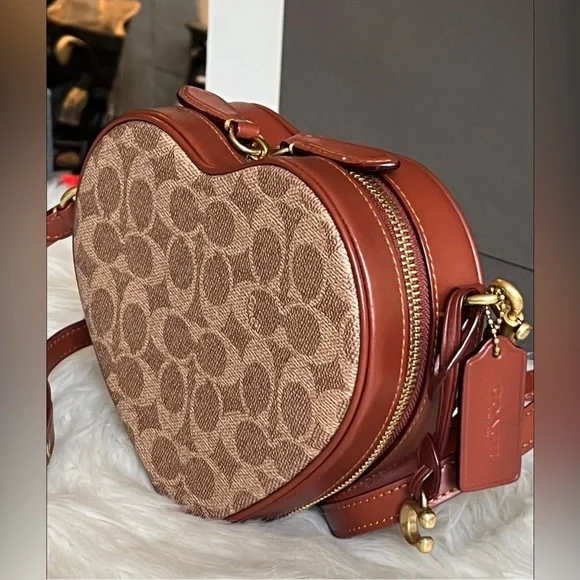 CE726 - Coach Heart Crossbody in Signature Canvas - Picture 3 of 12